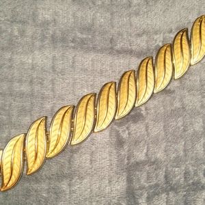 TRIFARI - Gold Tone Link Bracelet 7" Total Length **READ DESCRIPTION**